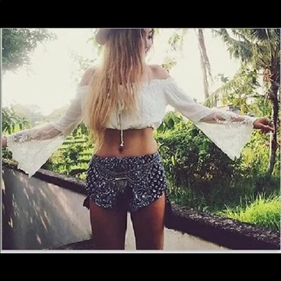 Crop Top Off Shoulder - Picture 2 of 3